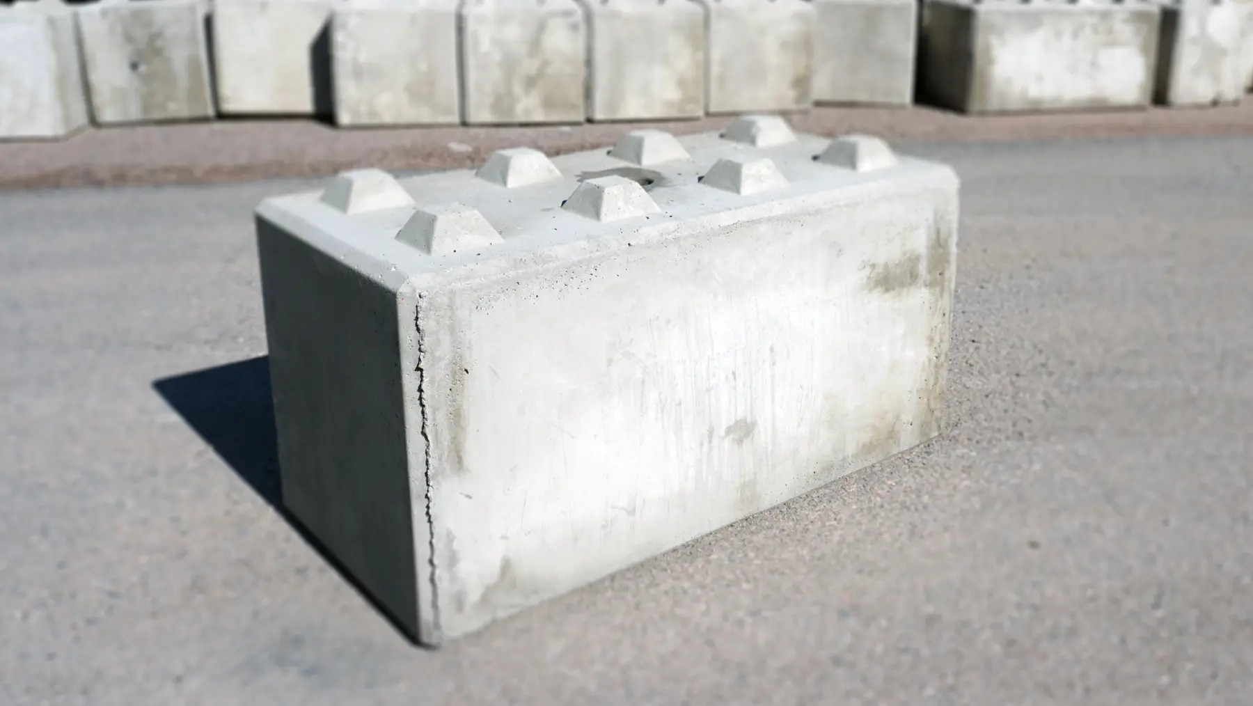 Yksittäinen Ruskon Betonin betoniblokki