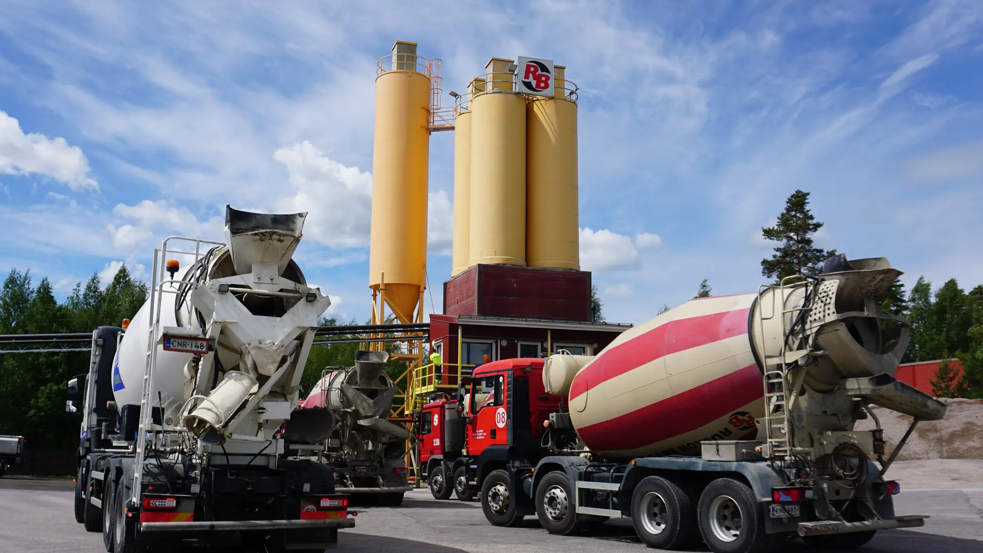 Ruskon Betoni: betonin kuljetus betoniautolla