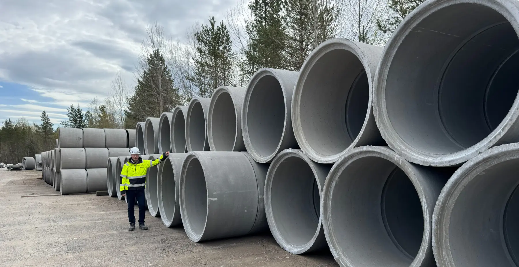 Ruskon Betonin Kokkolan betonituotetehtaan pihalla
